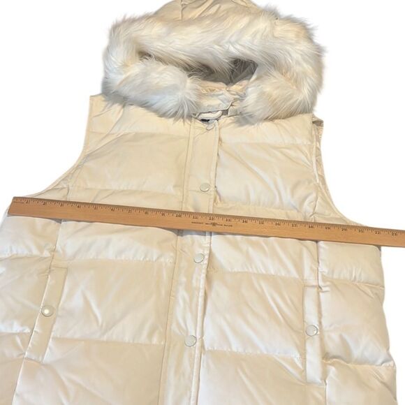 GAP Ivory Full Zip and Snap Faux Fur Trimmed Hooded Puffer Vest Size XL - Picture 13 of 13